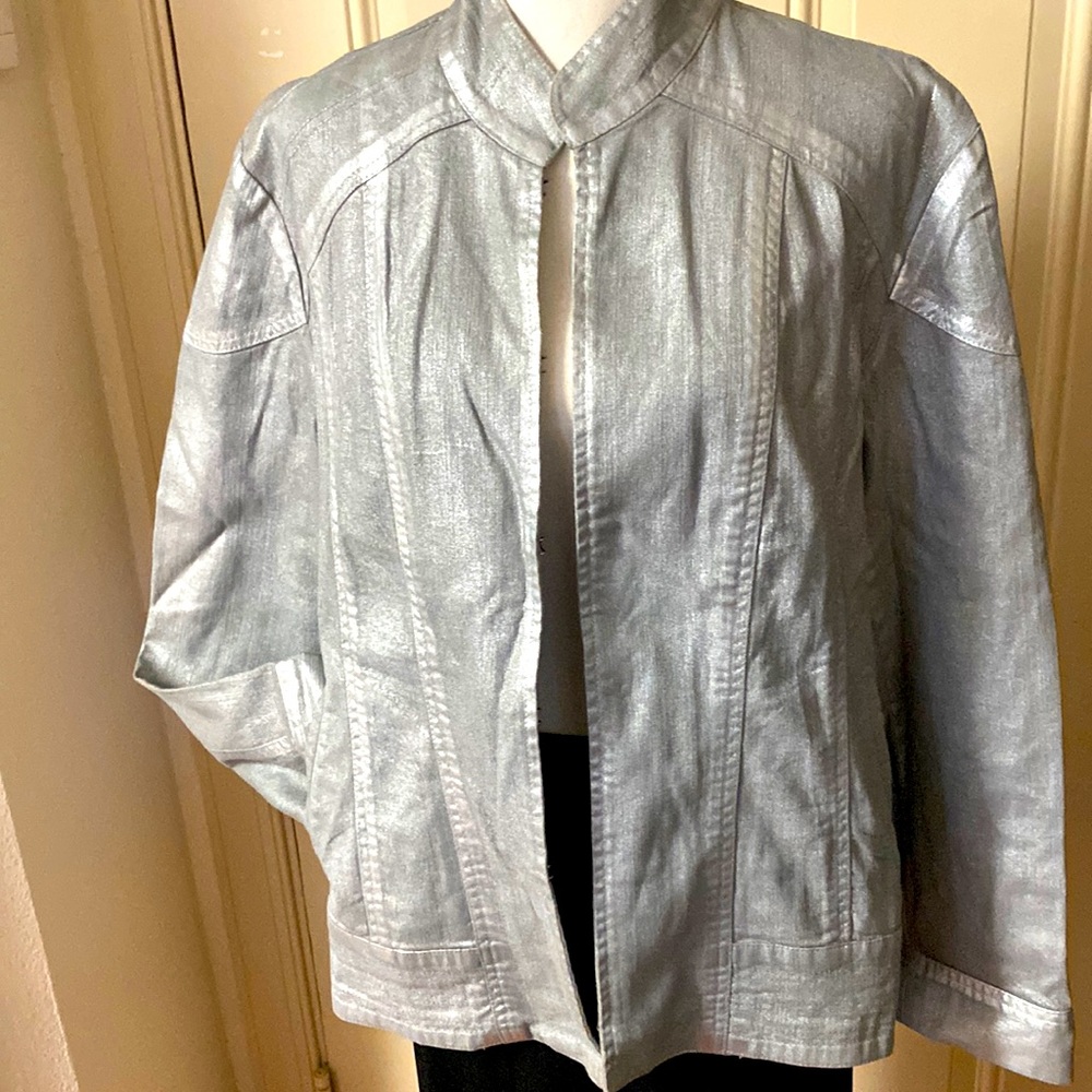 Chicos platinum silver tone jkt